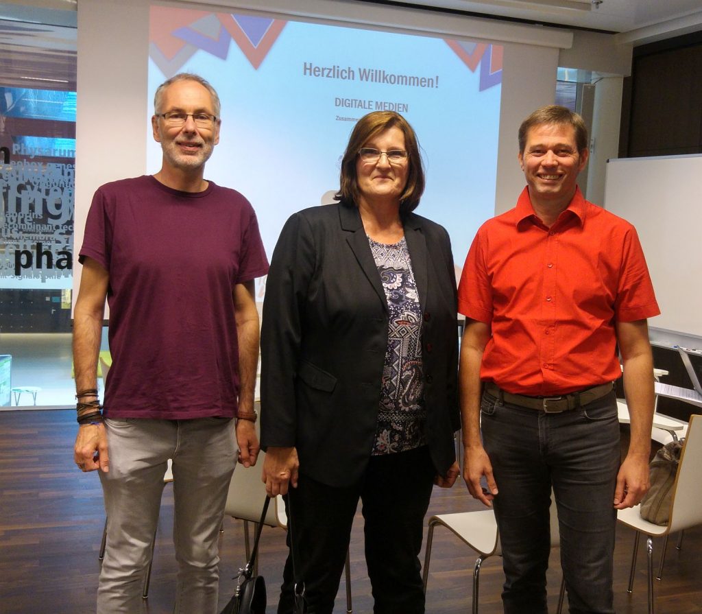 Michael Steiner (IBS), Angelika Zagler (IAS) und Klaus-Himpsl-Gutermann (IBS) präsentierten drei Beiträge der PH Wien zur Zusammenarbeit in der Bildung mit digitalen Medien auf der GMW-Tagung in Innsbruck.